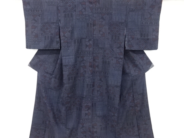 リサイクル　重要無形文化財　本場結城紬80亀甲幾何学に華紋織り出し着物